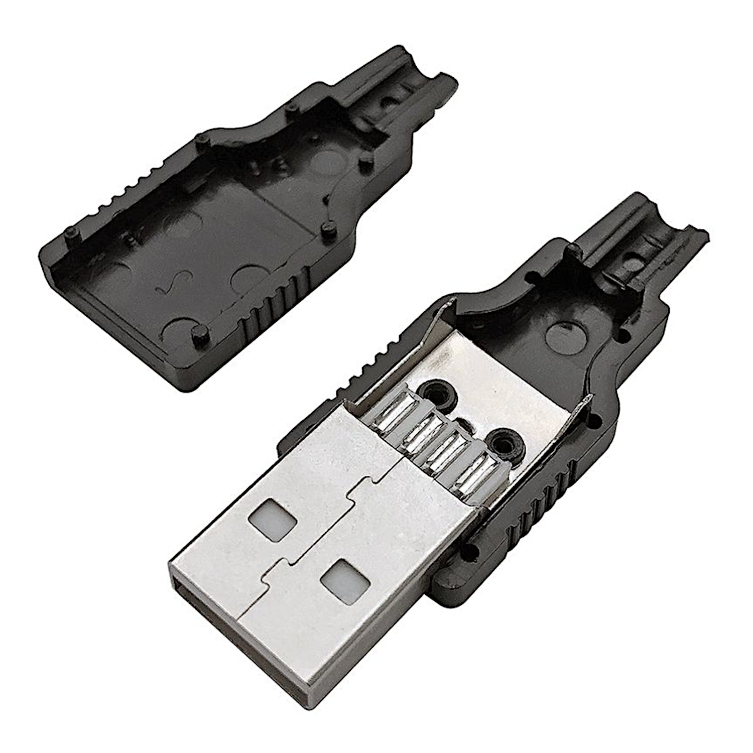 Connettore USB Type-A 2.0 maschio schermato da saldare, con contatti in bronzo fosforoso e cover di protezione in plastica nera aperta.
