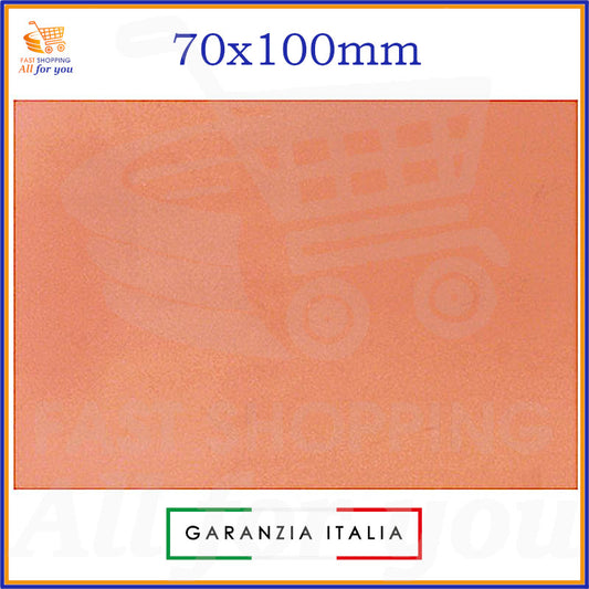 Piastra ramata in vetronite di colore rame/marrone, con dimensioni 70x100mm, ideale per la creazione di circuiti stampati (PCB). La piastra ha uno strato di rame uniforme e protezione antiossidante.