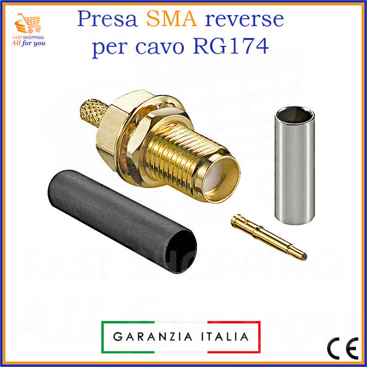 Kit di componenti per presa SMA Reverse femmina dorata, a crimpare, adatta per cavo RG174, mostrata con corpo del connettore, pin centrale e ghiera di serraggio.