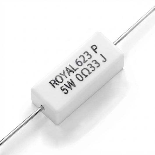 Resistenza a filo da 0,33 Ohm con corpo ceramico bianco da 5W e reofori assiali per montaggio PTH