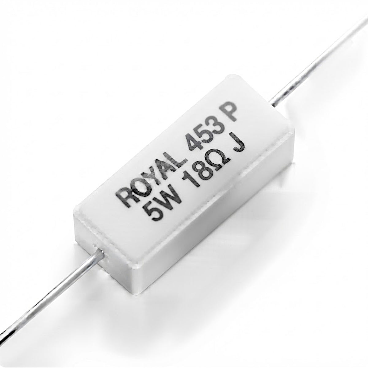 Resistenza a filo da 18 Ohm con corpo ceramico bianco da 5W e reofori assiali per montaggio PTH