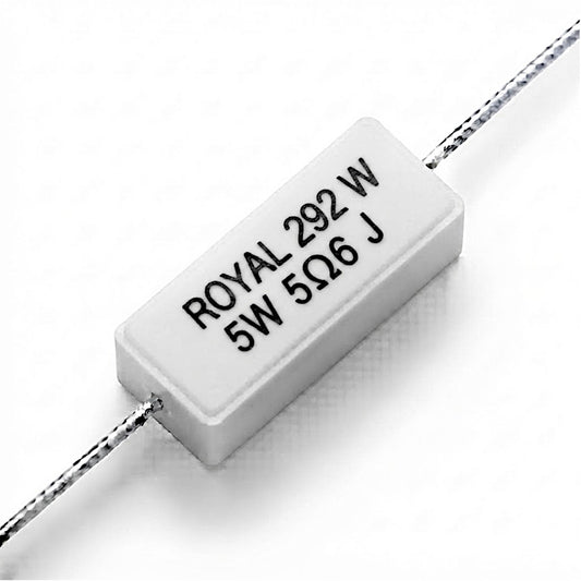 Resistenza a filo da 5,6 Ohm con corpo ceramico bianco da 5W e reofori assiali per montaggio PTH